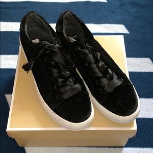 Black Velvet Steve Madden Bertie shoe